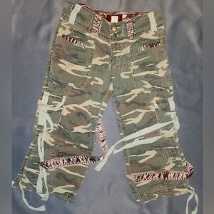 Y2K camo capris